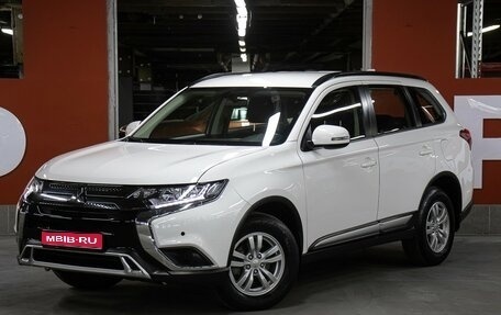 Mitsubishi Outlander III рестайлинг 3, 2022 год, 2 998 000 рублей, 1 фотография