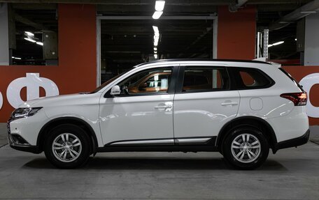 Mitsubishi Outlander III рестайлинг 3, 2022 год, 2 998 000 рублей, 8 фотография