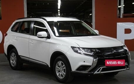 Mitsubishi Outlander III рестайлинг 3, 2022 год, 2 998 000 рублей, 3 фотография