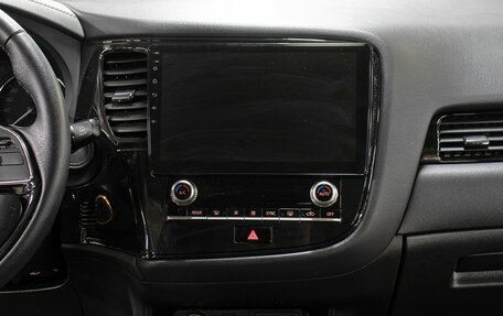 Mitsubishi Outlander III рестайлинг 3, 2022 год, 2 998 000 рублей, 15 фотография
