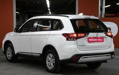 Mitsubishi Outlander III рестайлинг 3, 2022 год, 2 998 000 рублей, 7 фотография