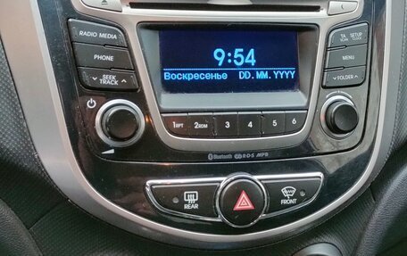 Hyundai Solaris II рестайлинг, 2013 год, 620 000 рублей, 3 фотография