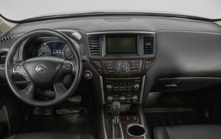 Nissan Pathfinder, 2016 год, 1 580 000 рублей, 14 фотография