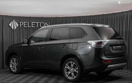 Mitsubishi Outlander III рестайлинг 3, 2014 год, 1 590 000 рублей, 4 фотография