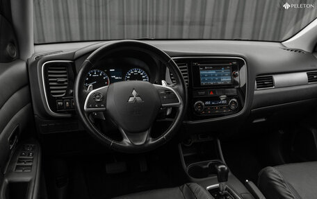 Mitsubishi Outlander III рестайлинг 3, 2014 год, 1 590 000 рублей, 9 фотография