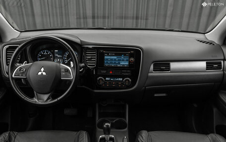 Mitsubishi Outlander III рестайлинг 3, 2014 год, 1 590 000 рублей, 10 фотография