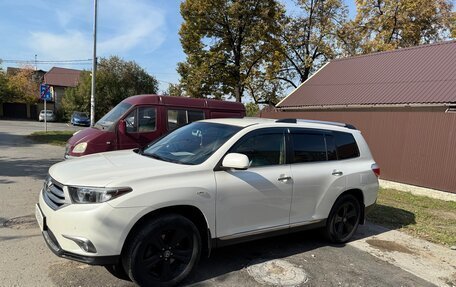 Toyota Highlander III, 2012 год, 2 190 000 рублей, 2 фотография