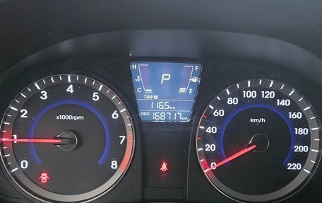 Hyundai Solaris II рестайлинг, 2011 год, 800 000 рублей, 4 фотография