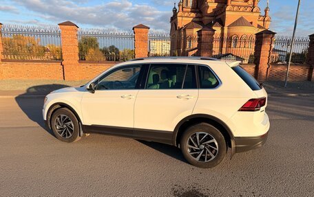 Volkswagen Tiguan II, 2018 год, 2 680 000 рублей, 3 фотография