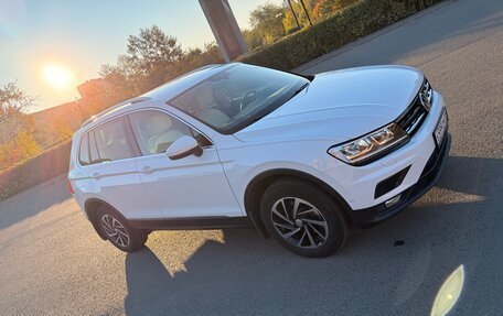 Volkswagen Tiguan II, 2018 год, 2 680 000 рублей, 2 фотография
