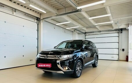 Mitsubishi Outlander III рестайлинг 3, 2018 год, 3 199 000 рублей, 2 фотография