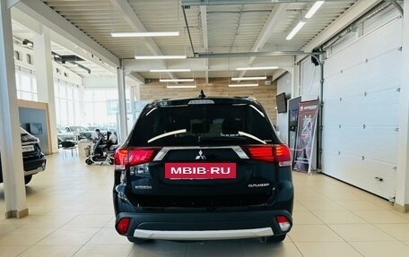 Mitsubishi Outlander III рестайлинг 3, 2018 год, 3 199 000 рублей, 5 фотография
