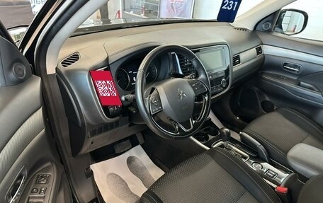 Mitsubishi Outlander III рестайлинг 3, 2018 год, 3 199 000 рублей, 10 фотография