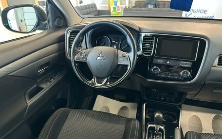 Mitsubishi Outlander III рестайлинг 3, 2018 год, 3 199 000 рублей, 14 фотография