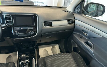 Mitsubishi Outlander III рестайлинг 3, 2018 год, 3 199 000 рублей, 15 фотография