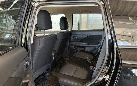 Mitsubishi Outlander III рестайлинг 3, 2018 год, 3 199 000 рублей, 18 фотография