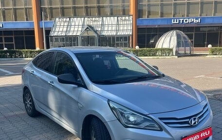 Hyundai Solaris II рестайлинг, 2015 год, 830 000 рублей, 1 фотография