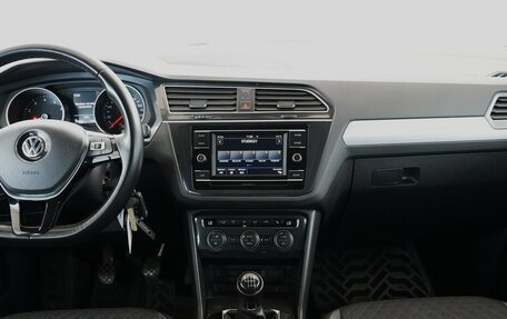 Volkswagen Tiguan II, 2018 год, 1 750 000 рублей, 5 фотография