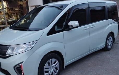 Honda Stepwgn IV, 2015 год, 2 100 000 рублей, 2 фотография