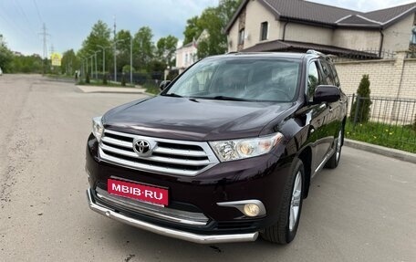Toyota Highlander III, 2012 год, 2 485 000 рублей, 1 фотография