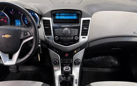 Chevrolet Cruze II, 2011 год, 648 000 рублей, 5 фотография