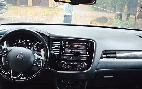 Mitsubishi Outlander III рестайлинг 3, 2017 год, 2 500 000 рублей, 6 фотография