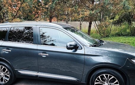 Mitsubishi Outlander III рестайлинг 3, 2017 год, 2 500 000 рублей, 2 фотография