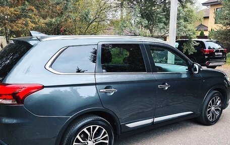 Mitsubishi Outlander III рестайлинг 3, 2017 год, 2 500 000 рублей, 13 фотография