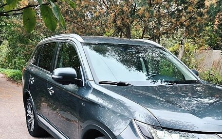 Mitsubishi Outlander III рестайлинг 3, 2017 год, 2 500 000 рублей, 11 фотография