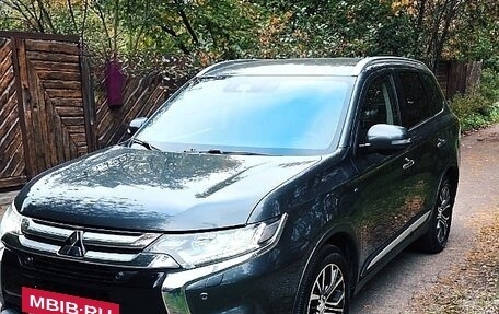 Mitsubishi Outlander III рестайлинг 3, 2017 год, 2 500 000 рублей, 3 фотография