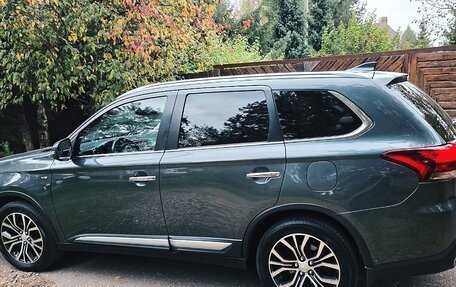 Mitsubishi Outlander III рестайлинг 3, 2017 год, 2 500 000 рублей, 14 фотография