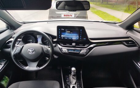 Toyota C-HR I рестайлинг, 2019 год, 2 000 000 рублей, 3 фотография