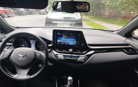 Toyota C-HR I рестайлинг, 2019 год, 2 000 000 рублей, 6 фотография