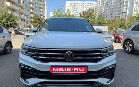 Volkswagen Tiguan II, 2021 год, 3 800 000 рублей, 2 фотография