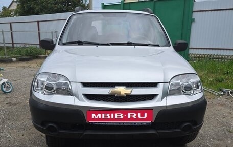 Chevrolet Niva I рестайлинг, 2011 год, 610 000 рублей, 2 фотография