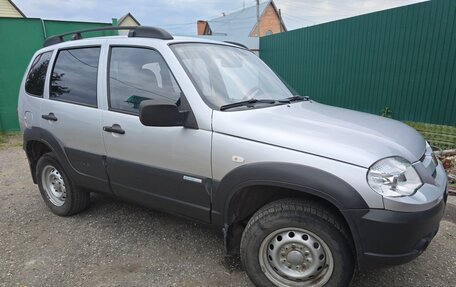 Chevrolet Niva I рестайлинг, 2011 год, 610 000 рублей, 3 фотография