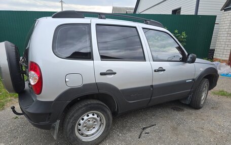 Chevrolet Niva I рестайлинг, 2011 год, 610 000 рублей, 4 фотография
