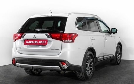 Mitsubishi Outlander III рестайлинг 3, 2015 год, 1 589 000 рублей, 3 фотография