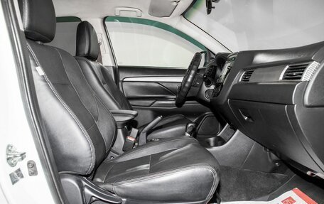 Mitsubishi Outlander III рестайлинг 3, 2015 год, 1 589 000 рублей, 6 фотография
