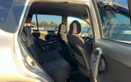 Toyota RAV4, 2006 год, 1 049 999 рублей, 18 фотография