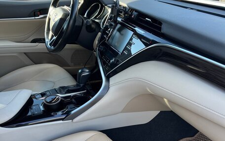 Toyota Camry, 2018 год, 2 550 000 рублей, 4 фотография