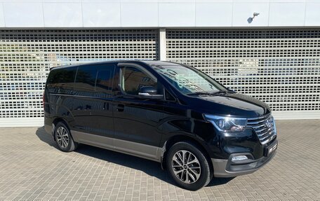 Hyundai Grand Starex Grand Starex I рестайлинг 2, 2018 год, 3 727 000 рублей, 3 фотография