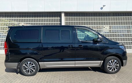 Hyundai Grand Starex Grand Starex I рестайлинг 2, 2018 год, 3 727 000 рублей, 4 фотография