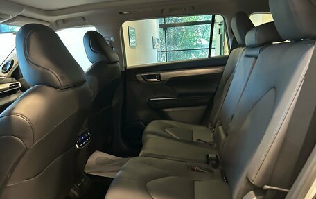 Toyota Highlander, 2025 год, 5 850 000 рублей, 21 фотография