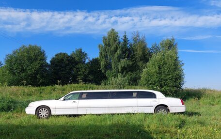 Lincoln Town Car III рестайлинг, 2003 год, 500 000 рублей, 1 фотография