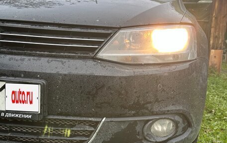 Volkswagen Jetta VI, 2013 год, 1 100 000 рублей, 2 фотография