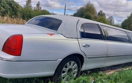 Lincoln Town Car III рестайлинг, 2003 год, 500 000 рублей, 5 фотография