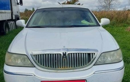 Lincoln Town Car III рестайлинг, 2003 год, 500 000 рублей, 3 фотография