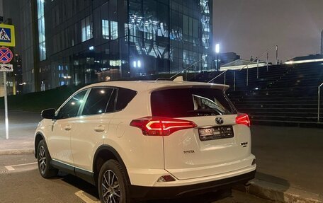 Toyota RAV4, 2017 год, 2 400 000 рублей, 4 фотография
