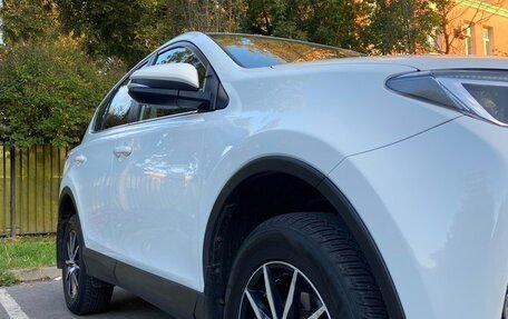 Toyota RAV4, 2017 год, 2 400 000 рублей, 8 фотография